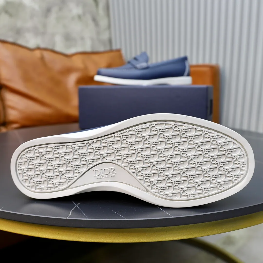 Ex-factory price: 540🙅‍♂️🙅‍♂️🙅‍♂️ Brand: Dior DIOR Standard code: Men's code 38/44 (45 can be customized) Grade: Same as the official website Material: Original cowhide stitching, cowhide lining, original TPU wear-resistant soft outsole Style categories: Leisure and sports version, footwear for driving, young fashion, European and American trends, British style Color: actual picture color